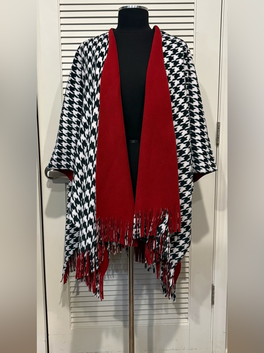 Estudio Houndstooth Winter Cape